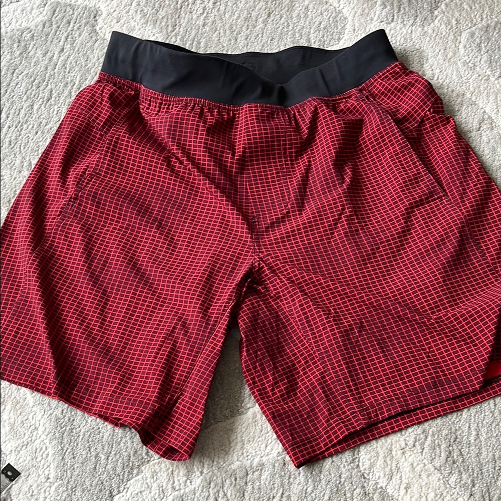 Men’s Lululemon core shorts M